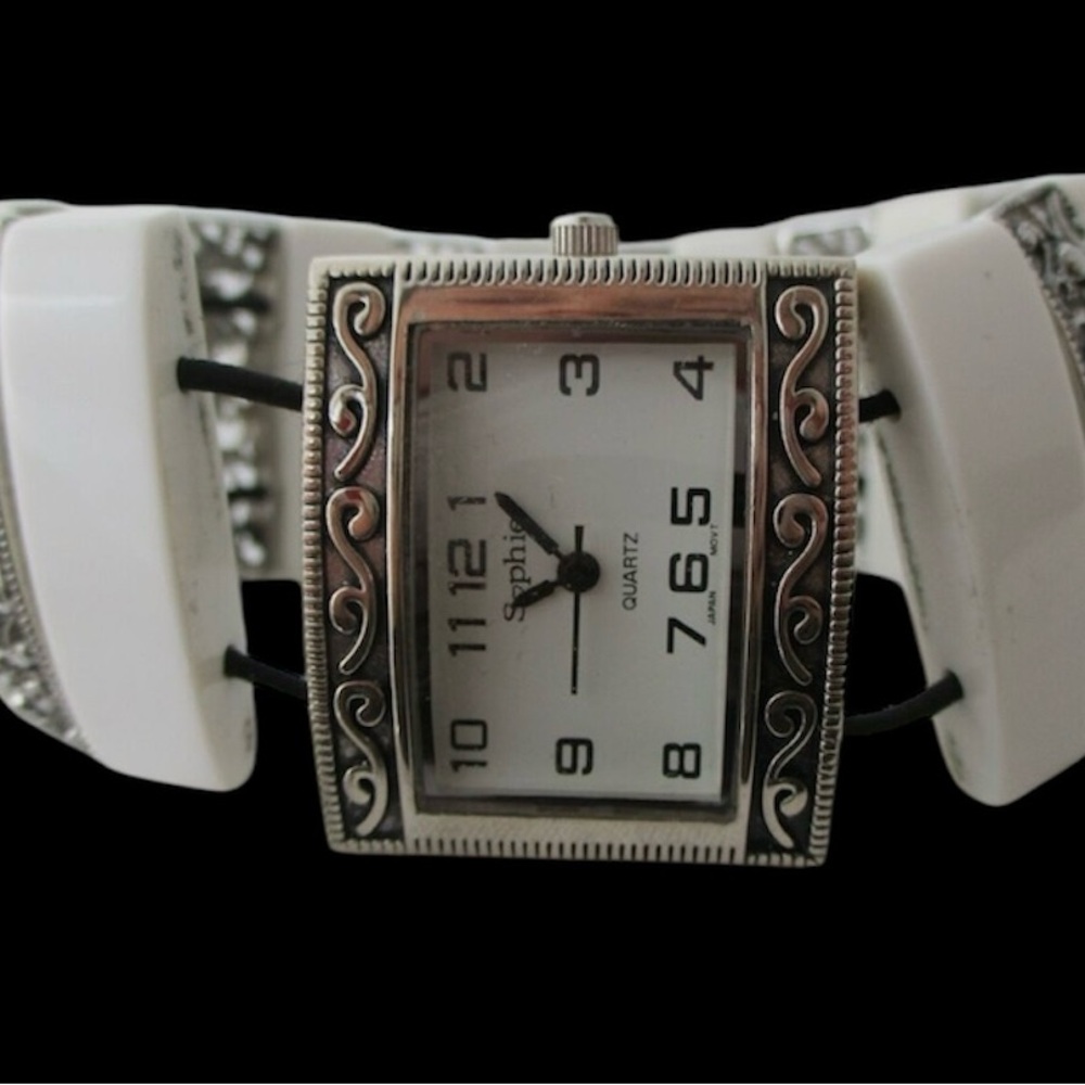 Sophie Analog Wristwatch with Quartz Movement